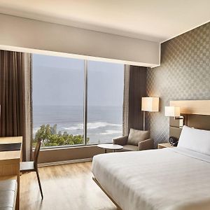 Ocean Deluxe Deluxe Guest Room 1 King Oceanfront